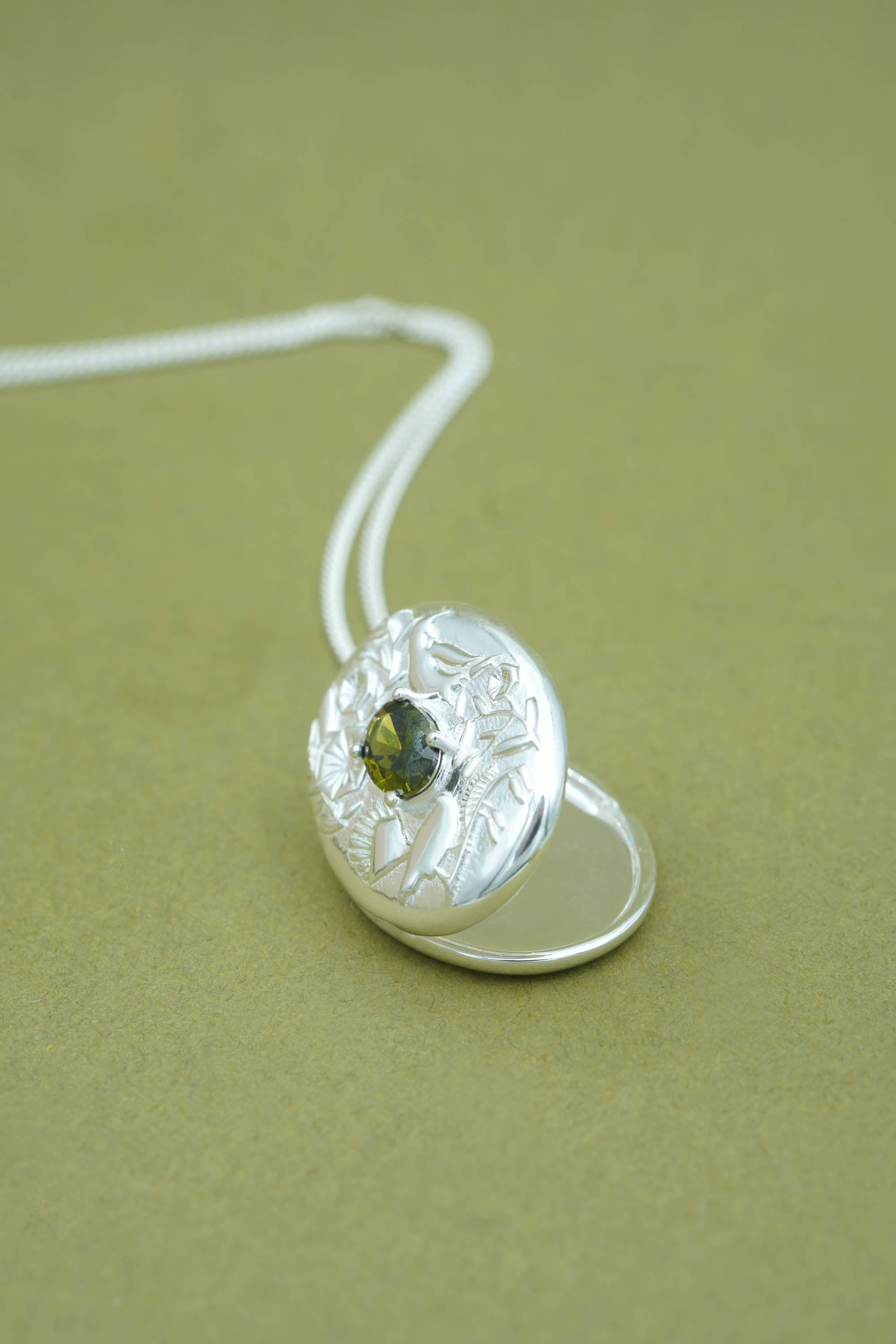 Wise Old Woods Locket - Silver