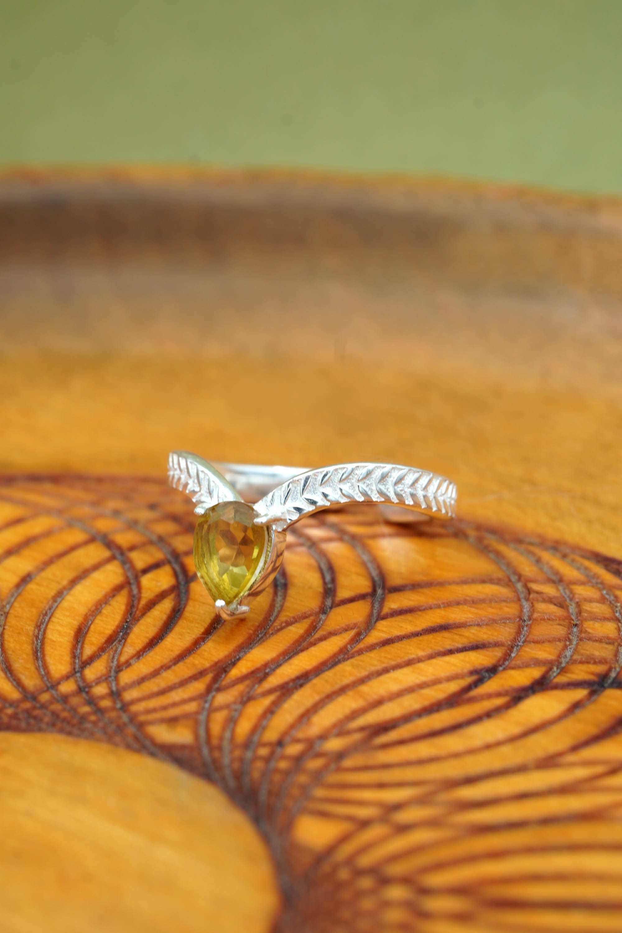 Peridot Flourish Ring - Silver