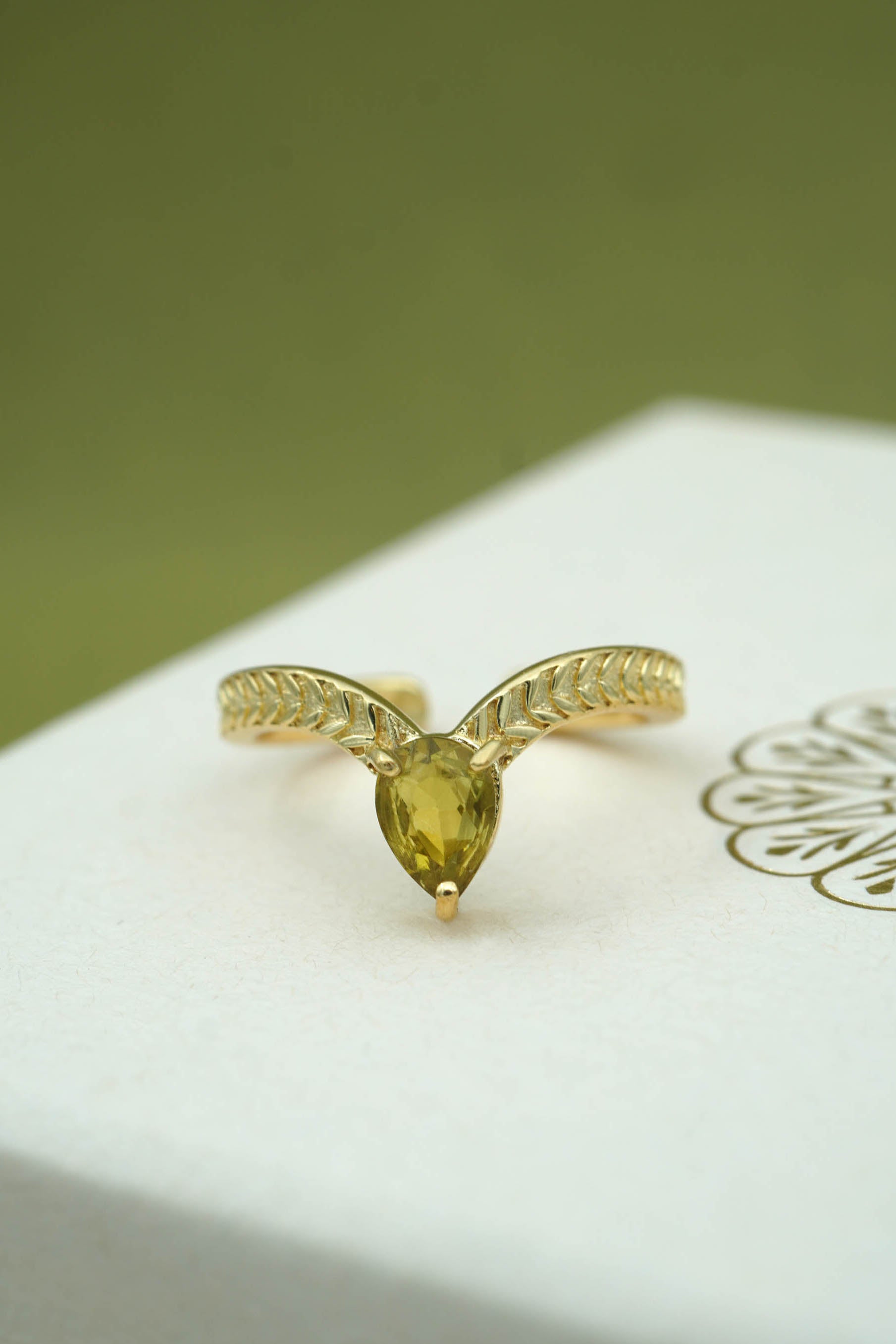 Peridot Flourish Ring - Gold