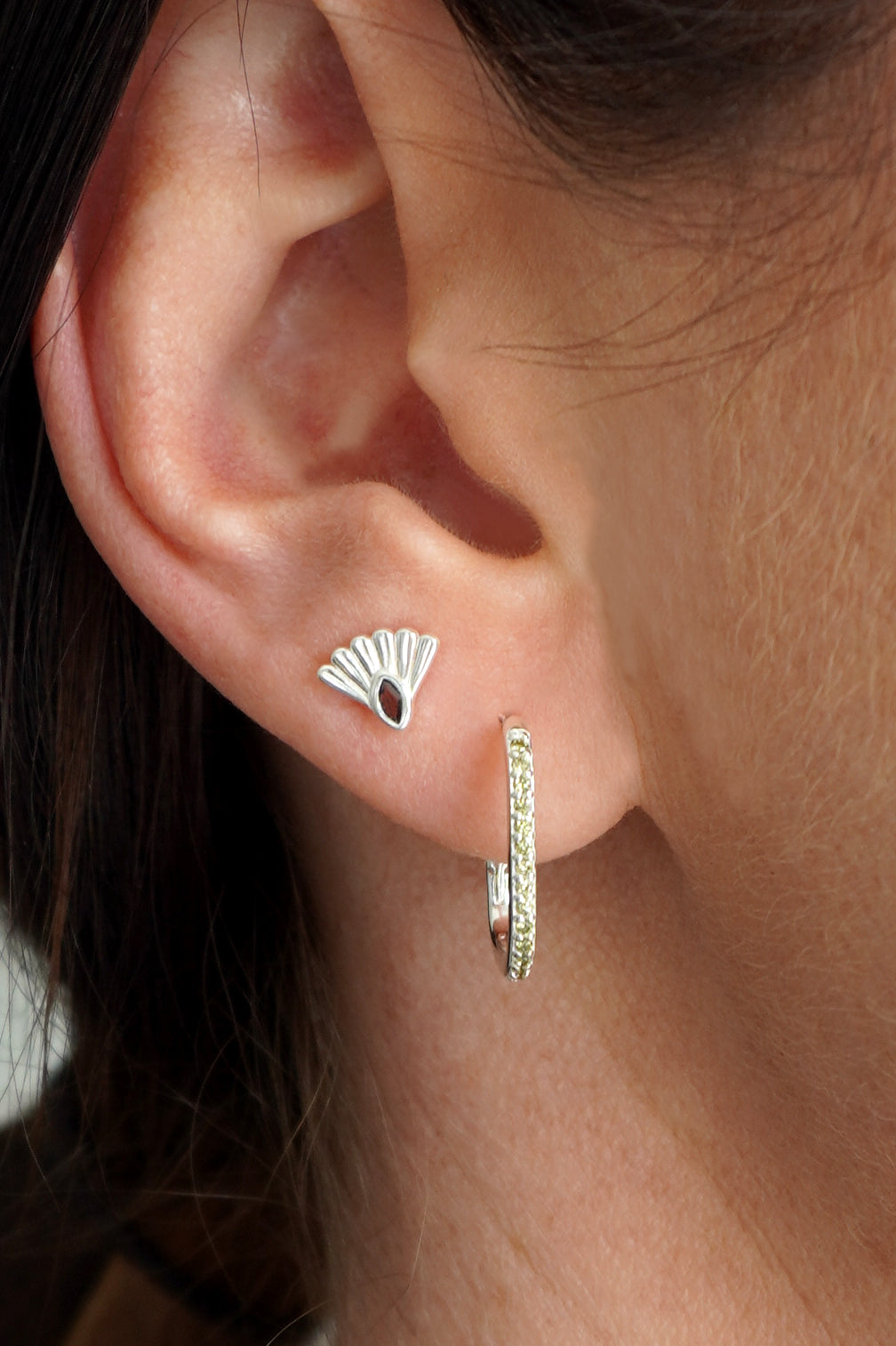 Fantail Studs White - Silver