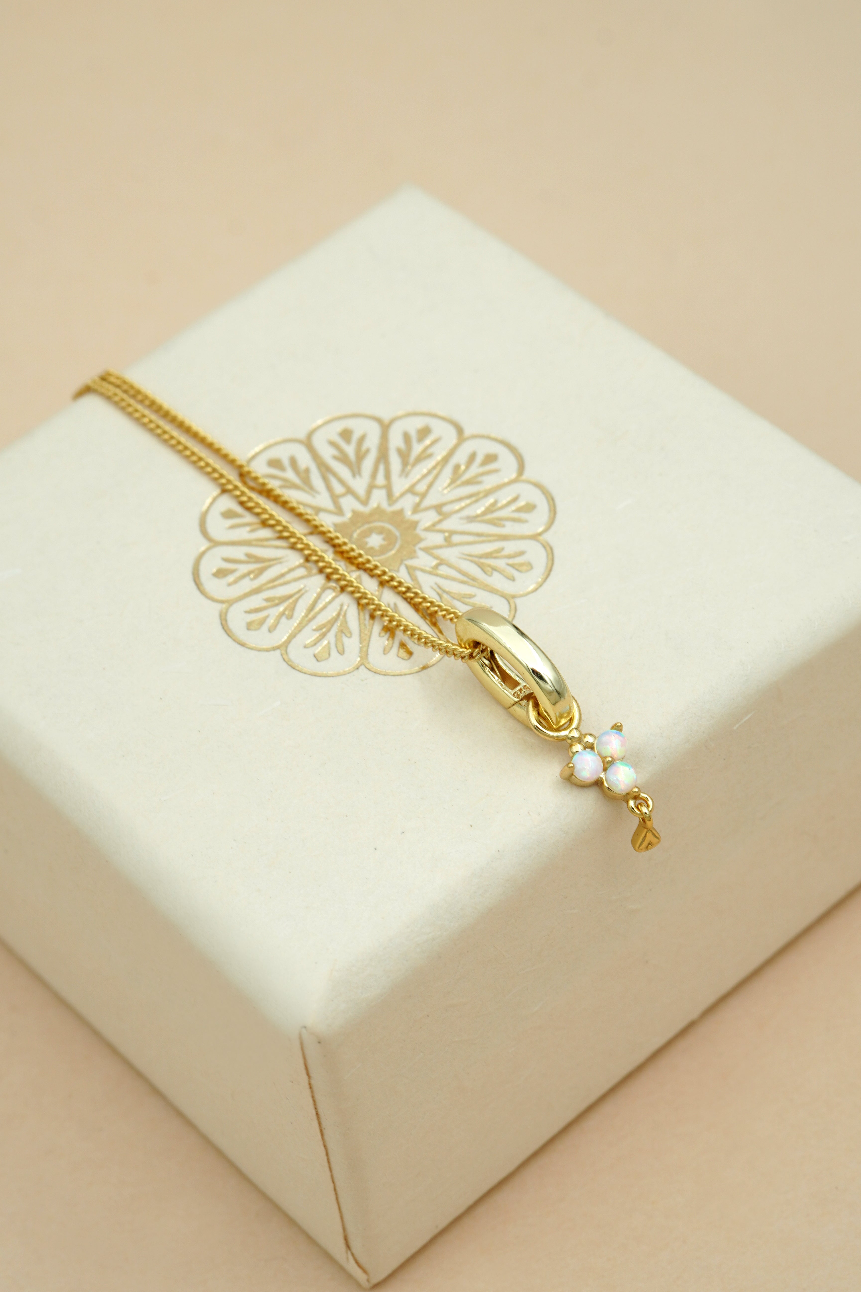 Fine Curb Chain Necklace - Gold